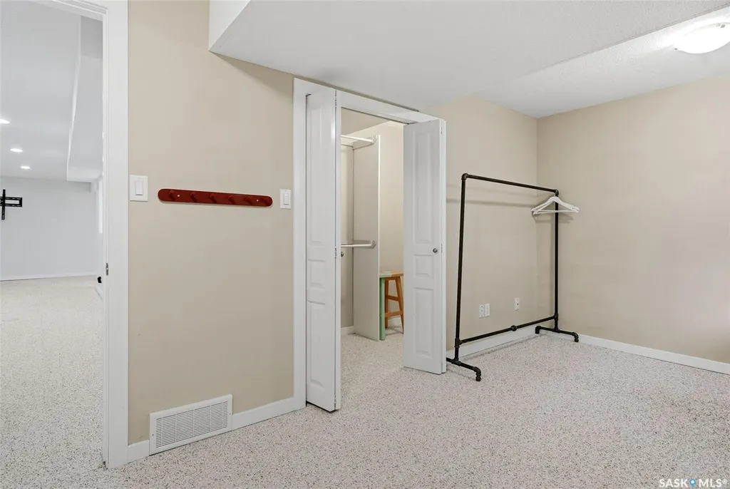 91 Cardinal Crescent Regina SK S4S 3H8