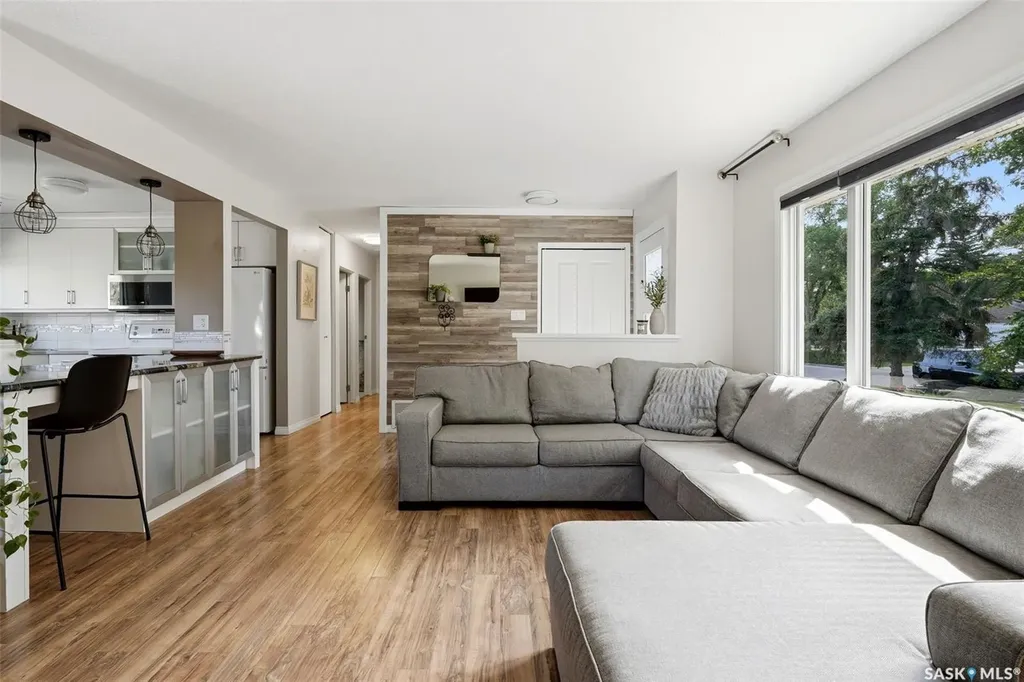 91 Cardinal Crescent Regina SK S4S 3H8