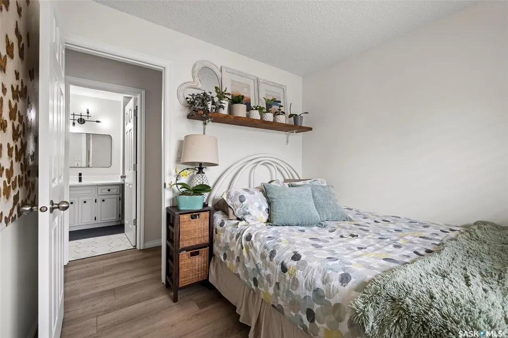 47 Green Meadow Road Regina SK S4V 0A6