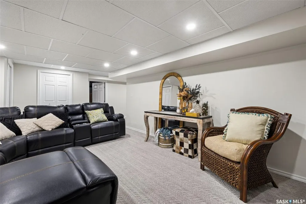 47 Green Meadow Road Regina SK S4V 0A6