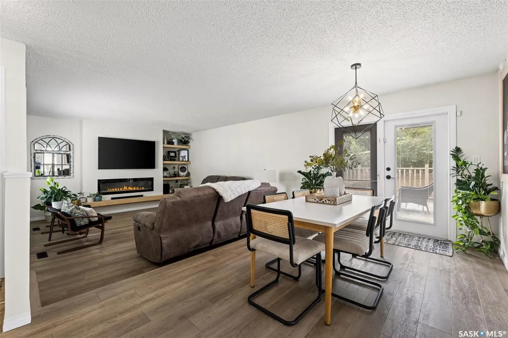 47 Green Meadow Road Regina SK S4V 0A6