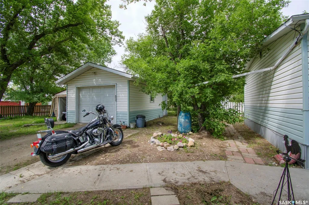 219 Nicoll Avenue Regina Beach SK S0G 4C0