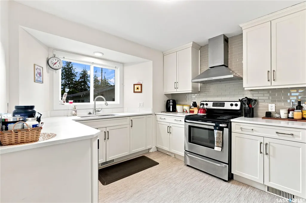 1706 Ewart Avenue Saskatoon SK S7H 2L2