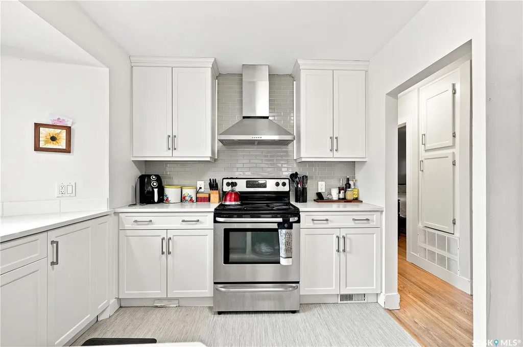 1706 Ewart Avenue Saskatoon SK S7H 2L2