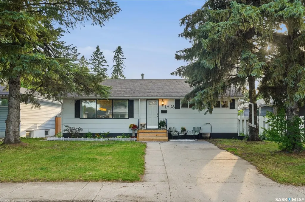 1706 Ewart Avenue Saskatoon SK S7H 2L2