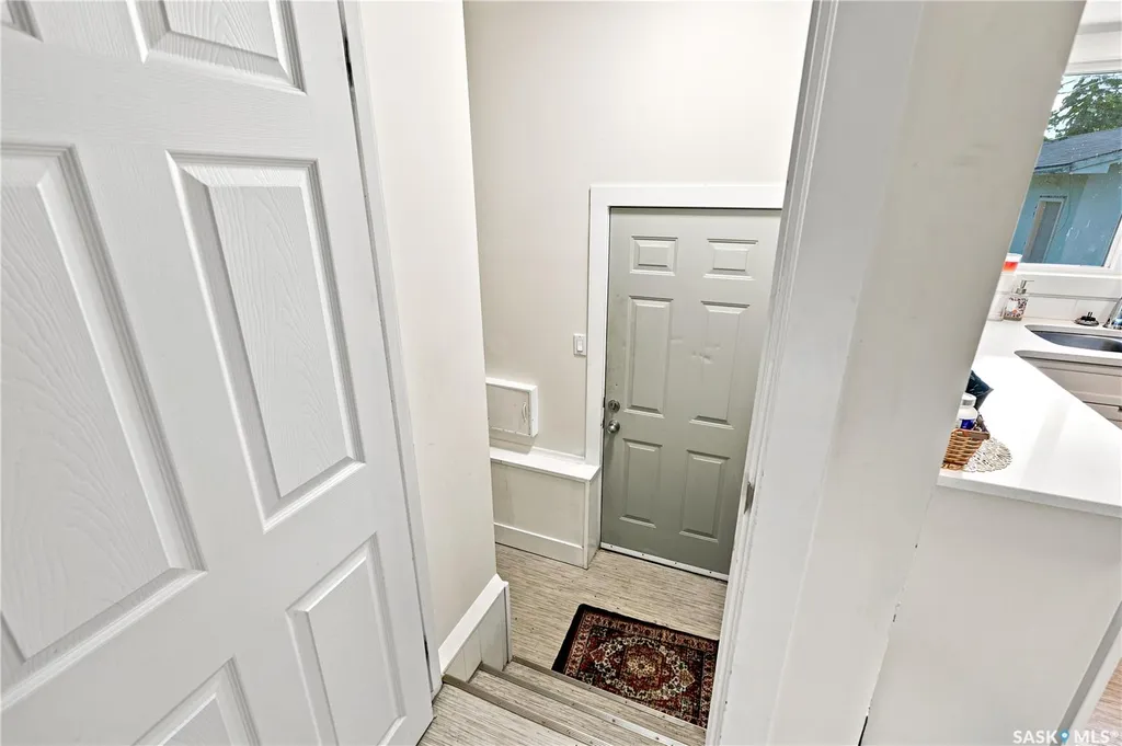 1706 Ewart Avenue Saskatoon SK S7H 2L2