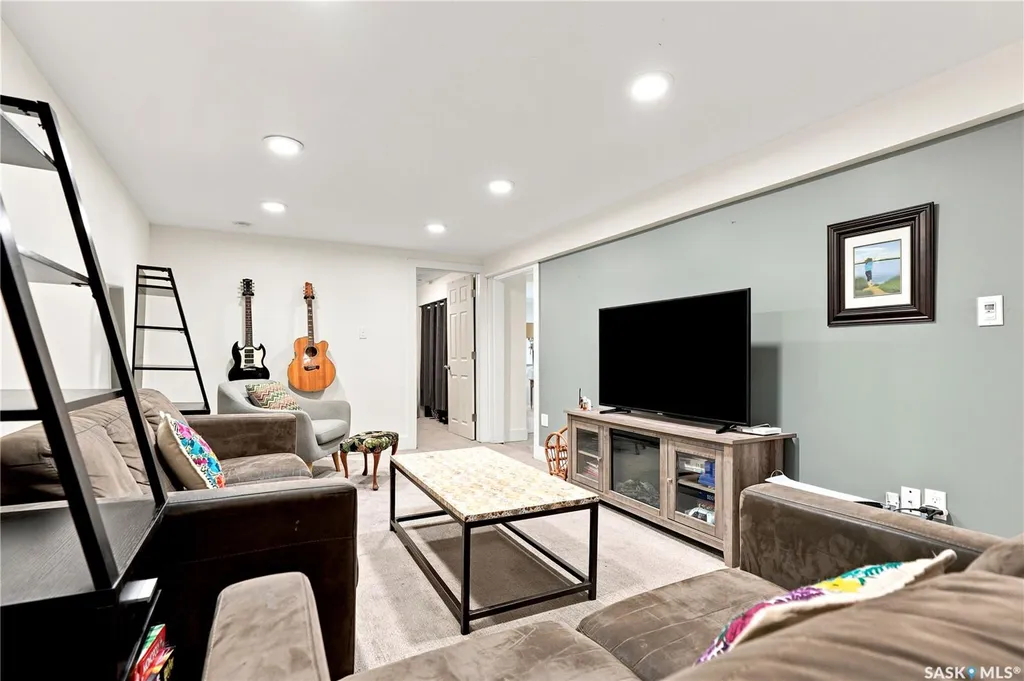 1706 Ewart Avenue Saskatoon SK S7H 2L2
