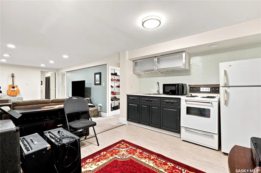 1706 Ewart Avenue Saskatoon SK S7H 2L2