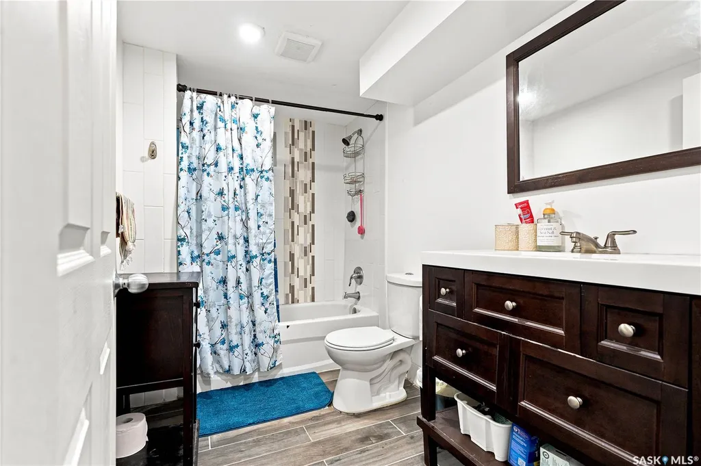 1706 Ewart Avenue Saskatoon SK S7H 2L2