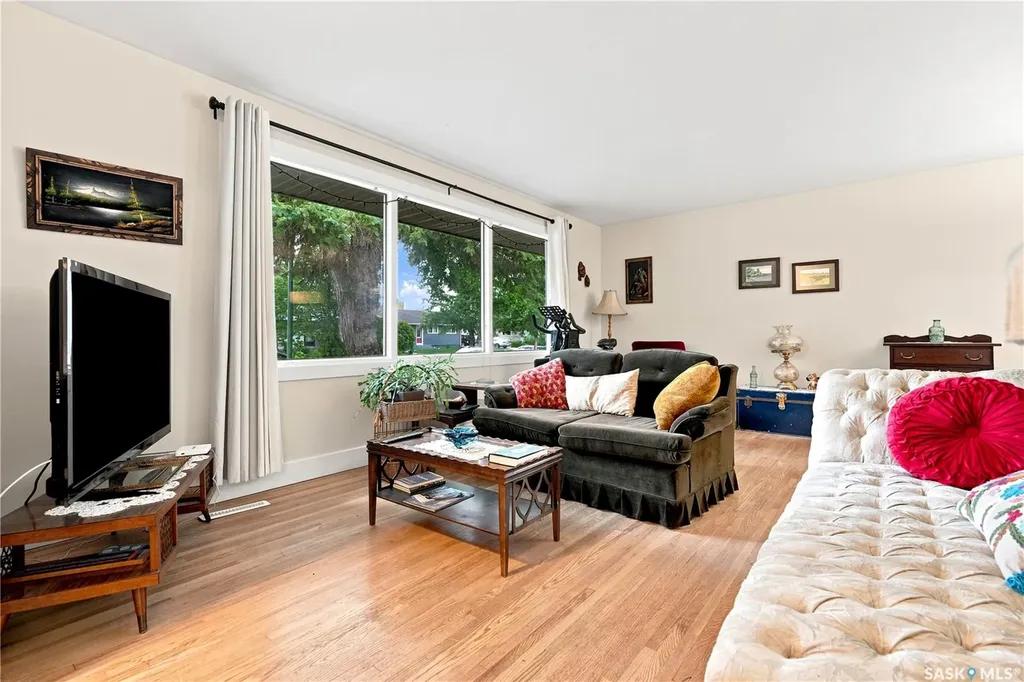 1706 Ewart Avenue Saskatoon SK S7H 2L2