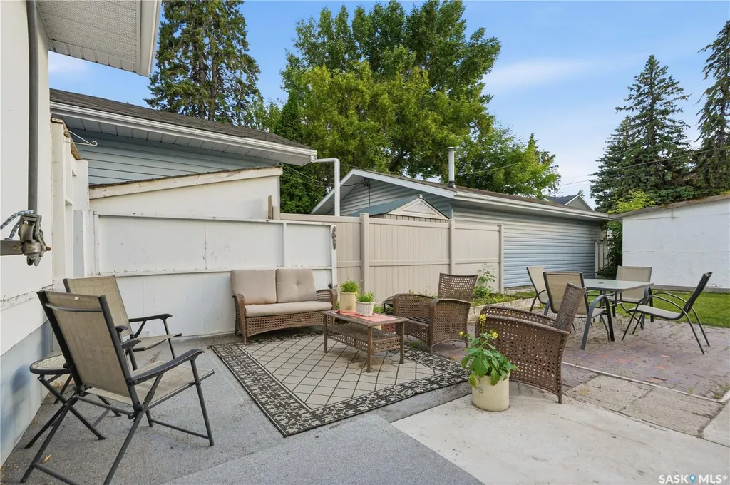 1706 Ewart Avenue Saskatoon SK S7H 2L2