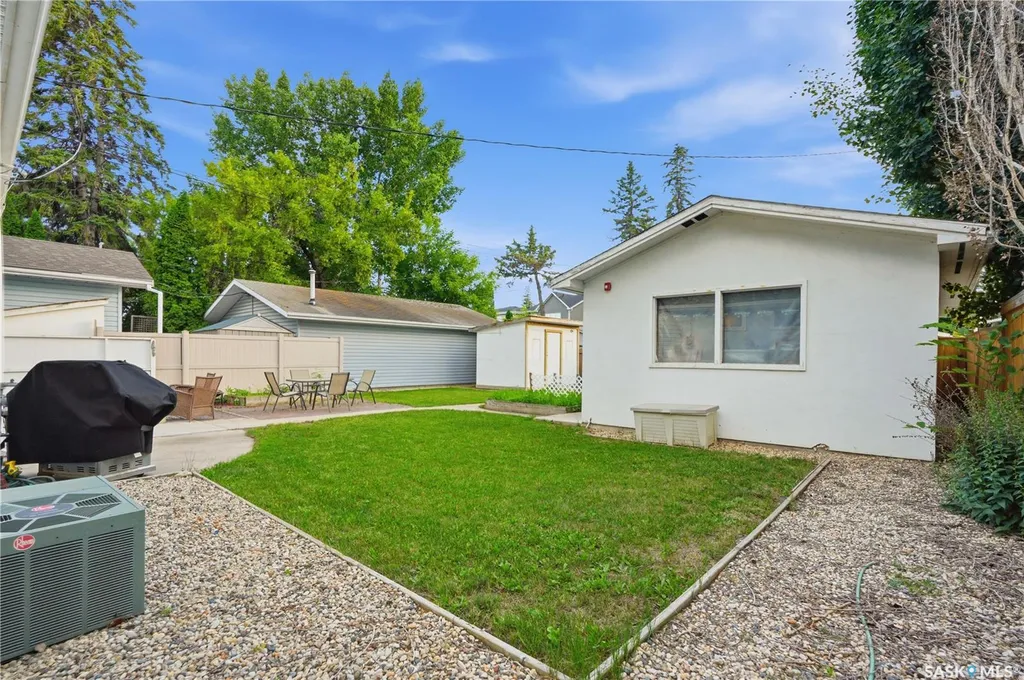 1706 Ewart Avenue Saskatoon SK S7H 2L2