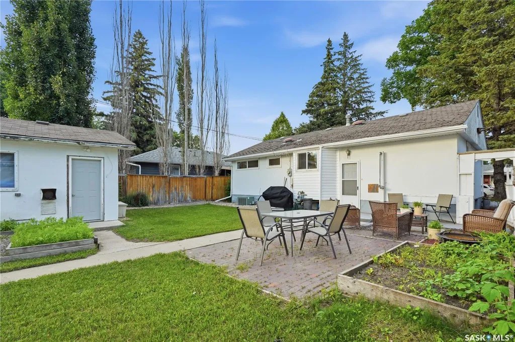 1706 Ewart Avenue Saskatoon SK S7H 2L2