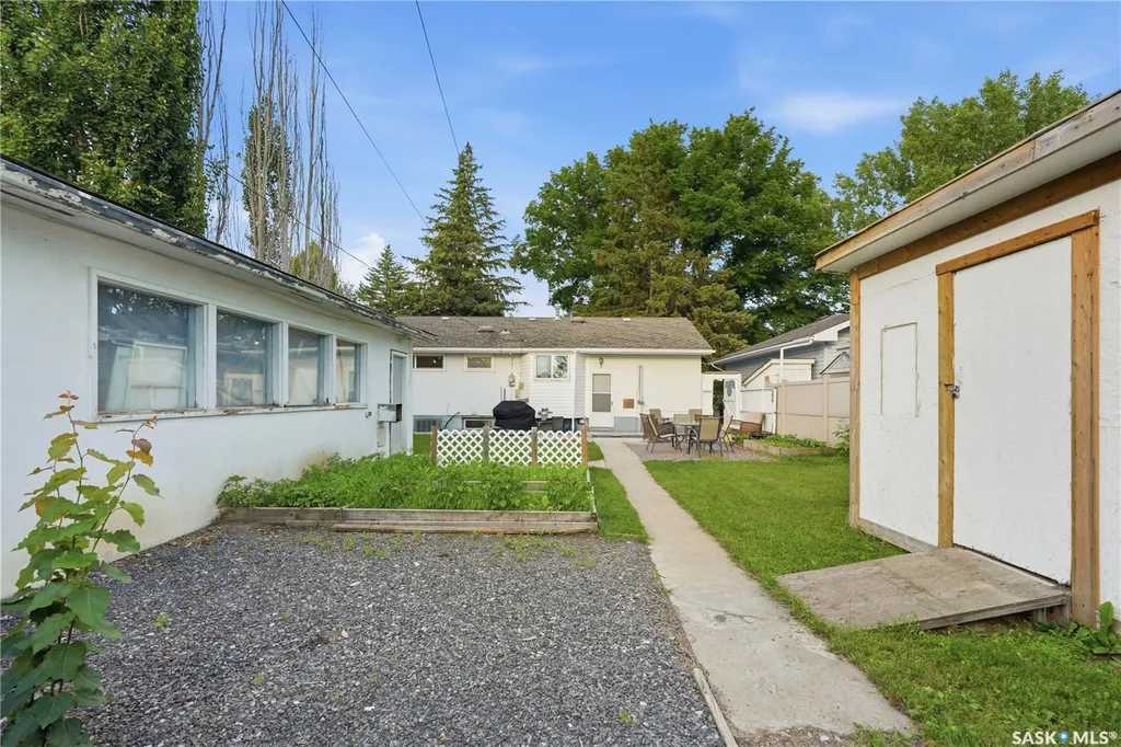 1706 Ewart Avenue Saskatoon SK S7H 2L2