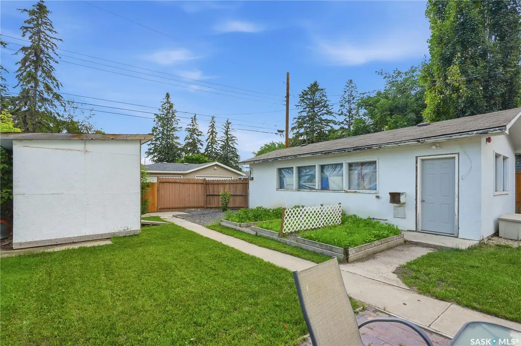 1706 Ewart Avenue Saskatoon SK S7H 2L2