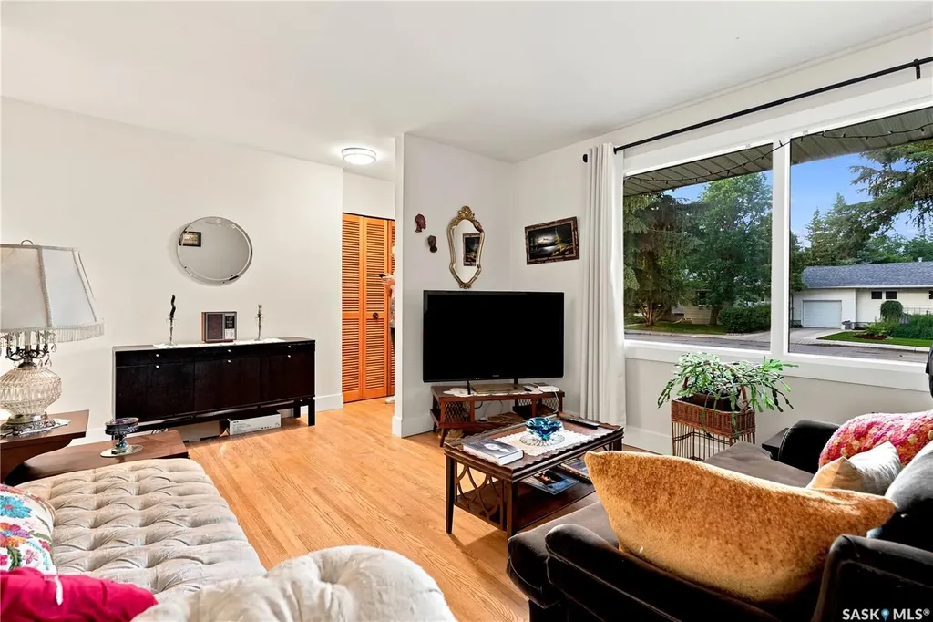 1706 Ewart Avenue Saskatoon SK S7H 2L2