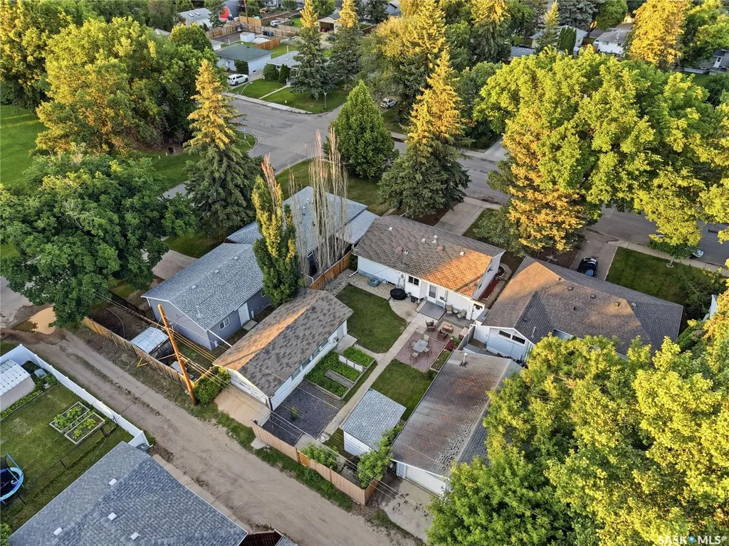 1706 Ewart Avenue Saskatoon SK S7H 2L2