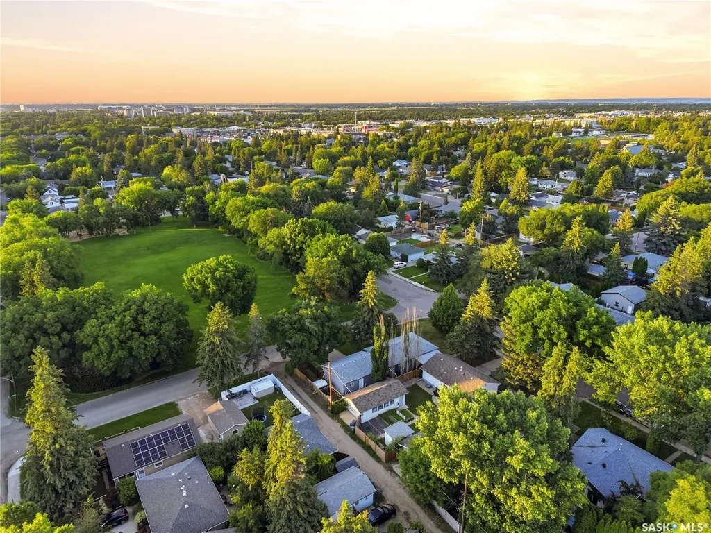 1706 Ewart Avenue Saskatoon SK S7H 2L2