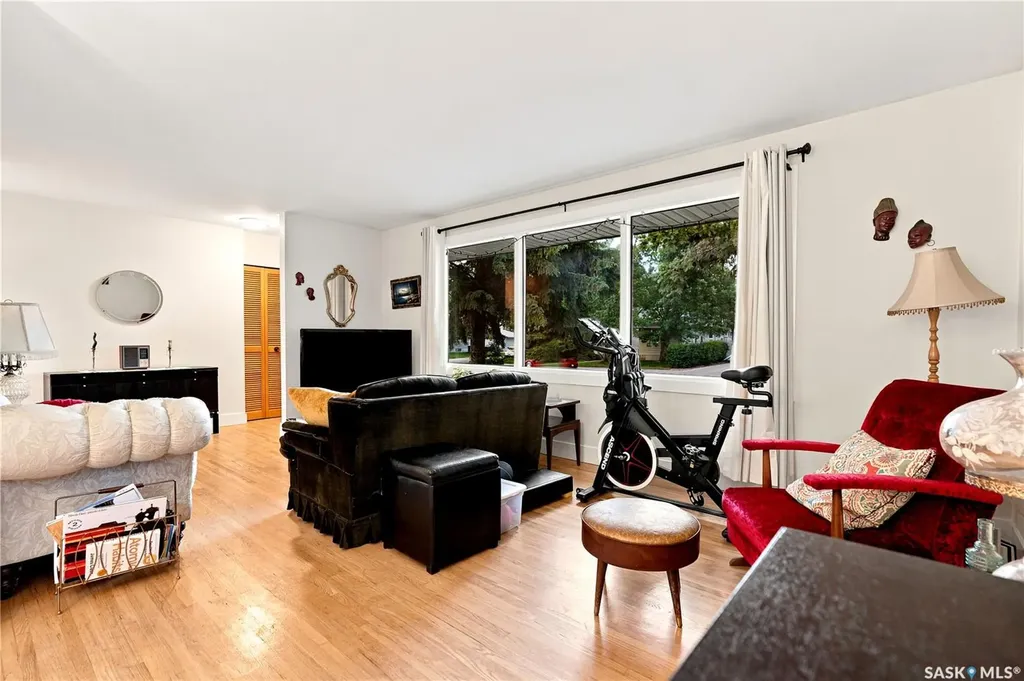 1706 Ewart Avenue Saskatoon SK S7H 2L2
