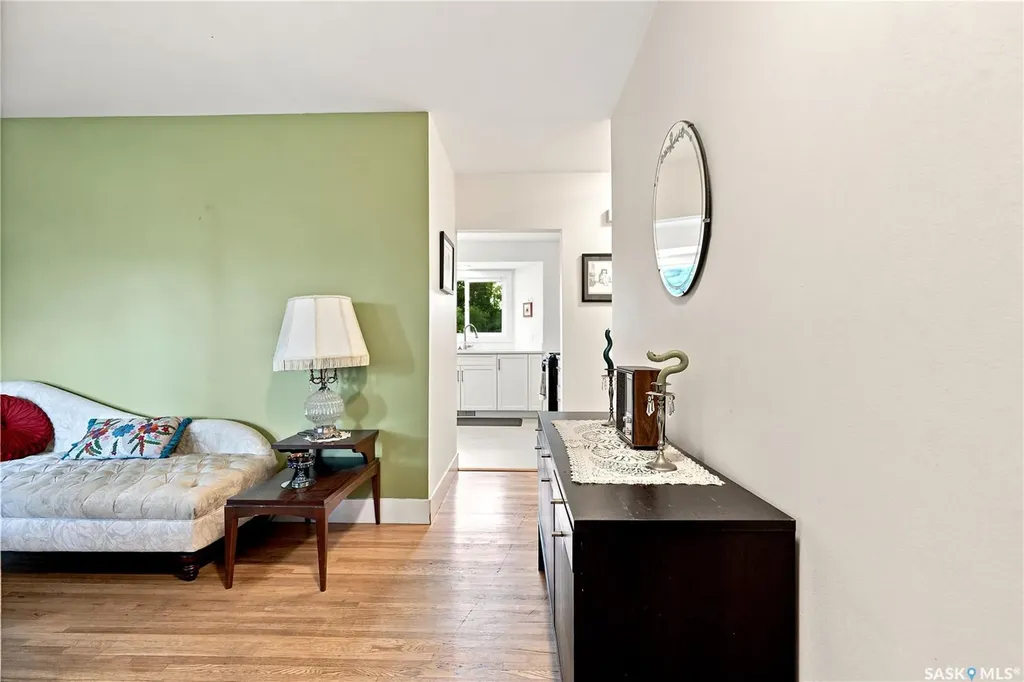 1706 Ewart Avenue Saskatoon SK S7H 2L2