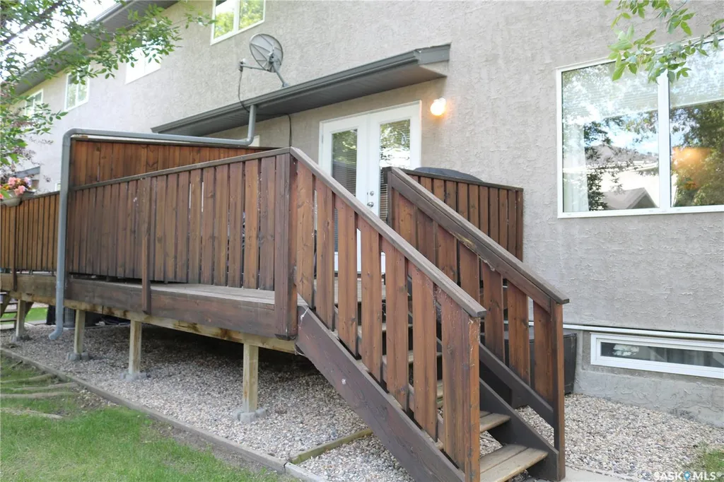 405 Bayfield Crescent Saskatoon SK S7V 1J4