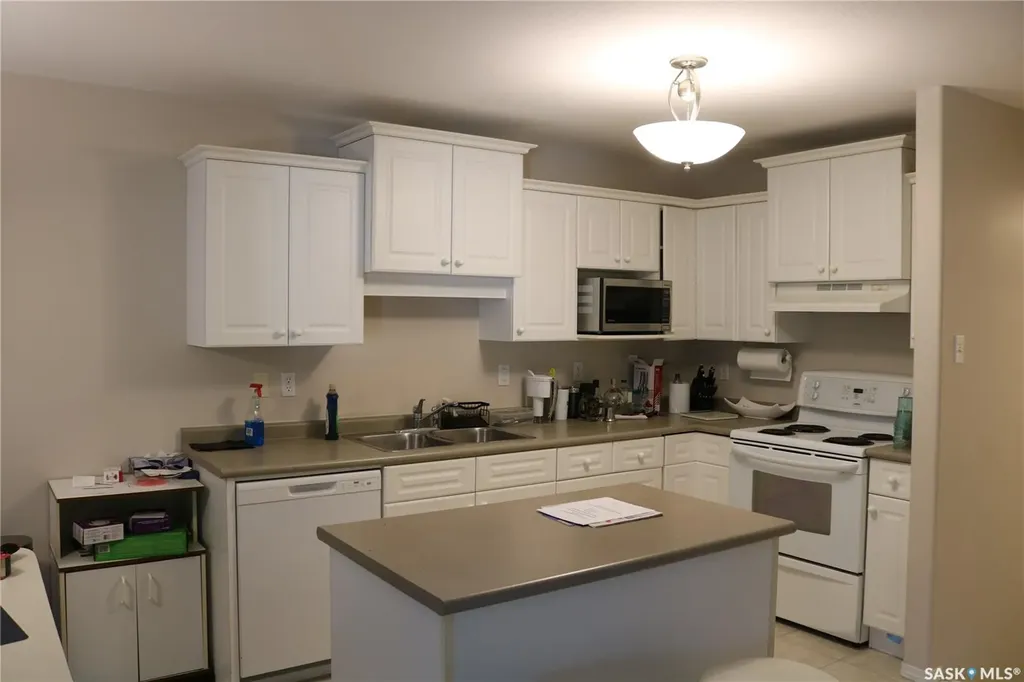 405 Bayfield Crescent Saskatoon SK S7V 1J4