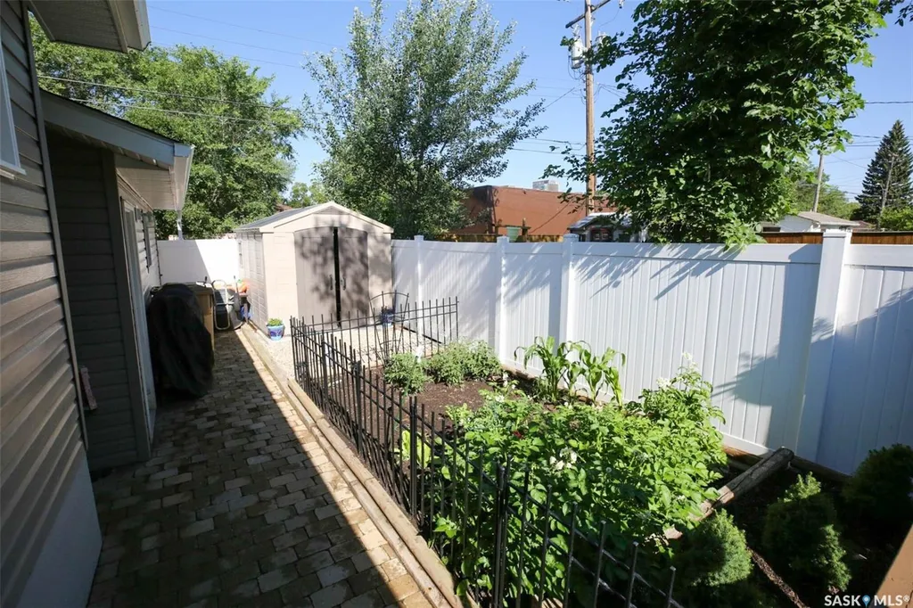 2122 Wascana Street Regina SK S4T 4J9