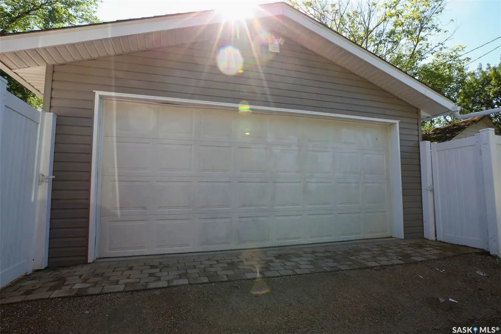 2122 Wascana Street Regina SK S4T 4J9