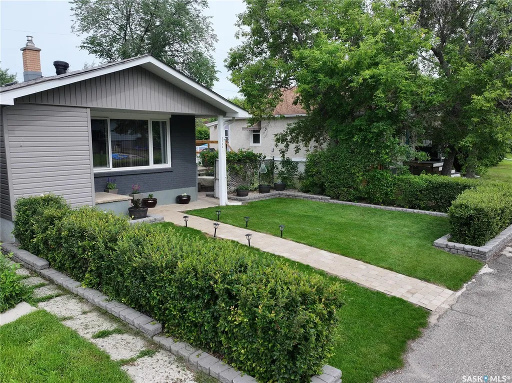 2122 Wascana Street Regina SK S4T 4J9