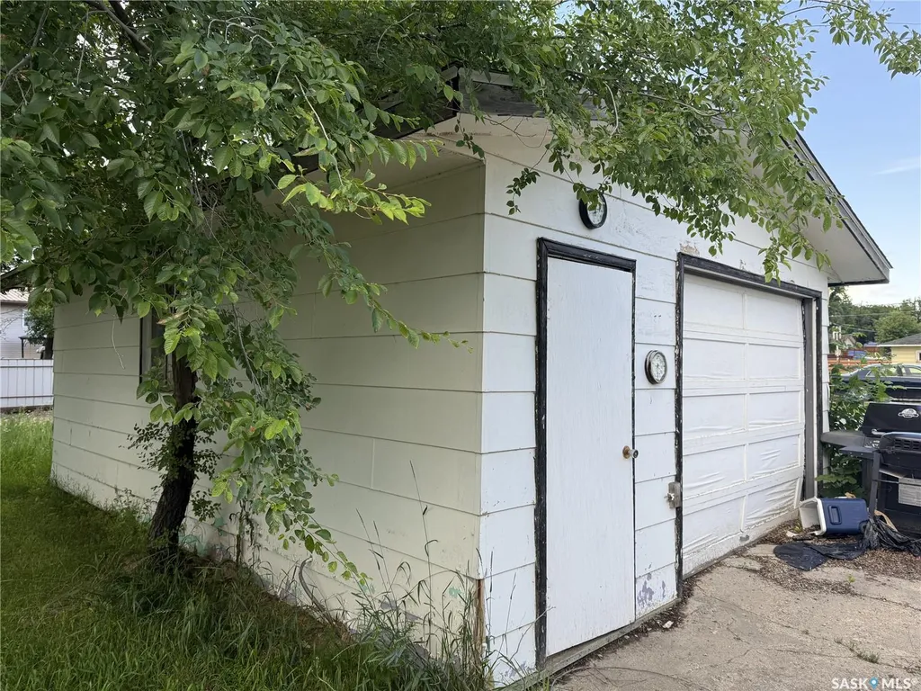 537 4th Street W Shaunavon SK S0N 2M0