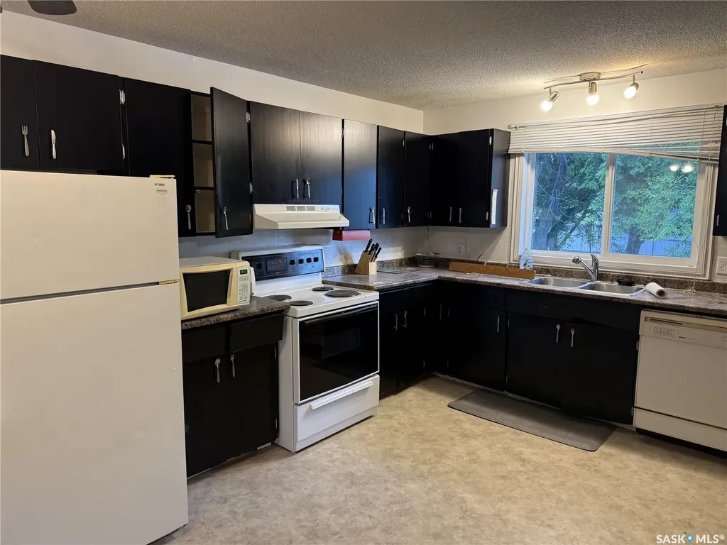 537 4th Street W Shaunavon SK S0N 2M0