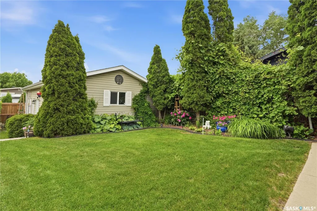 88 Sparling Crescent Saskatoon SK S7H 3H2