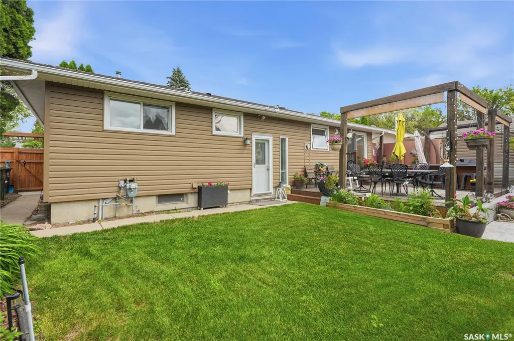 88 Sparling Crescent Saskatoon SK S7H 3H2