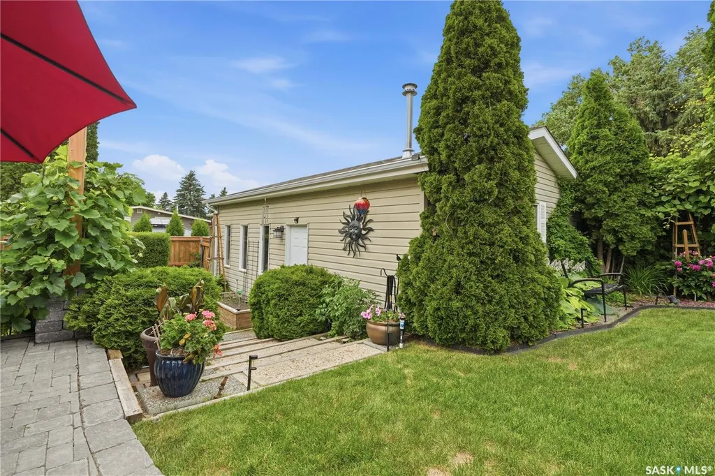 88 Sparling Crescent Saskatoon SK S7H 3H2