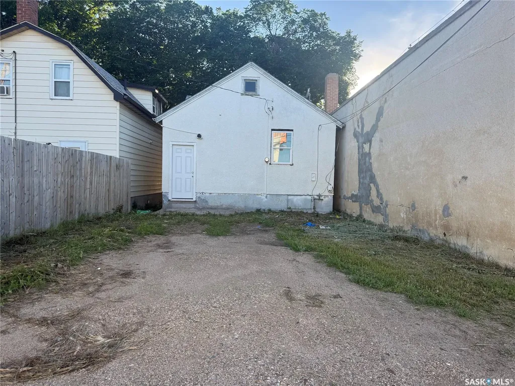 1705 Quebec Street Regina SK S4P 1J4