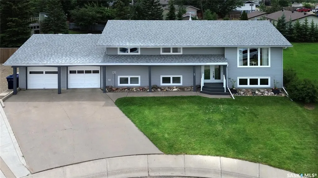 5 Shaw Place Assiniboia SK S0H 0B0