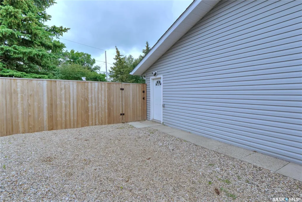 5 Shaw Place Assiniboia SK S0H 0B0