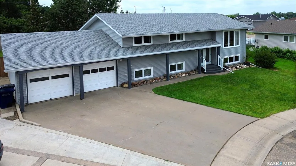 5 Shaw Place Assiniboia SK S0H 0B0