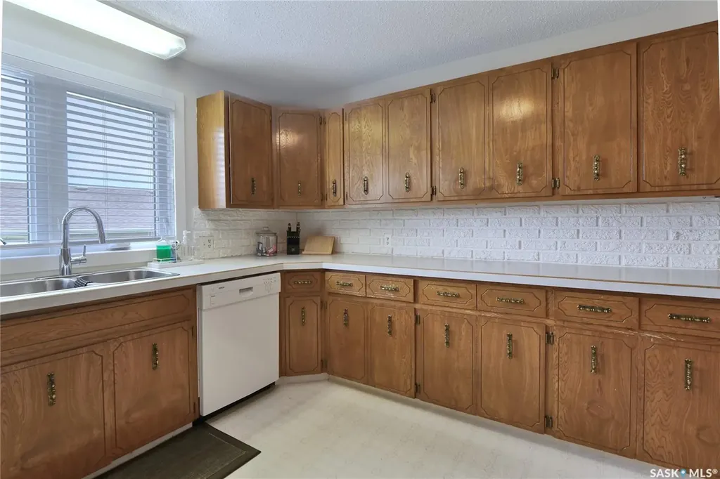 5 Shaw Place Assiniboia SK S0H 0B0