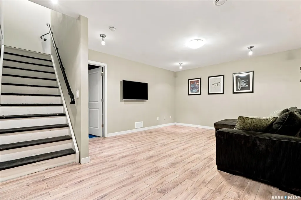 135 Ashworth Crescent Saskatoon SK S7T 0N1