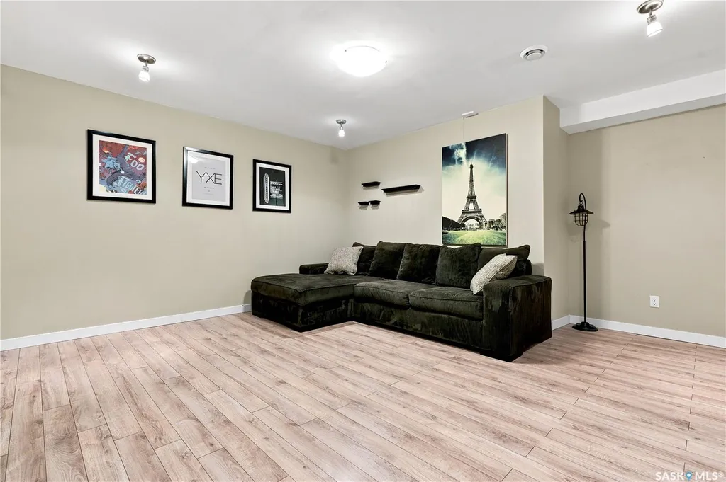 135 Ashworth Crescent Saskatoon SK S7T 0N1