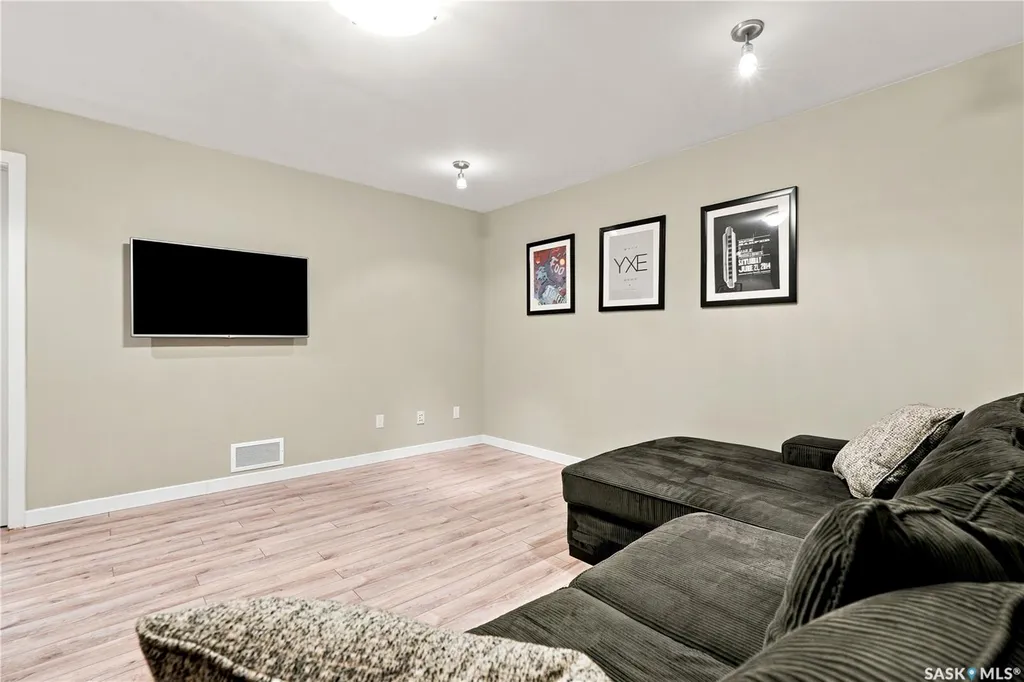 135 Ashworth Crescent Saskatoon SK S7T 0N1