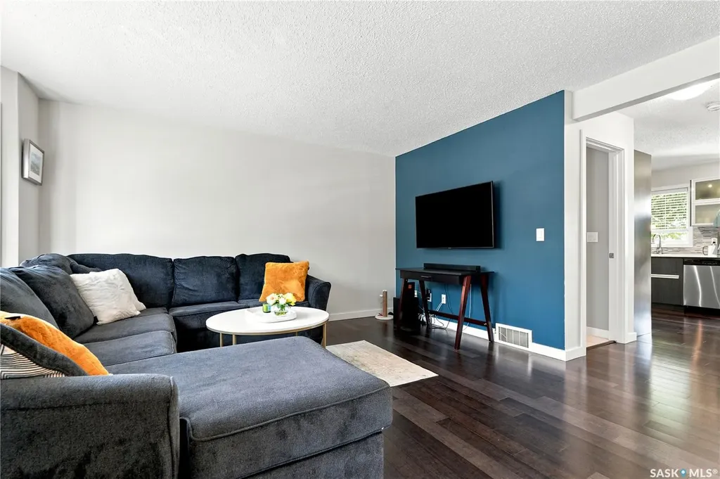 135 Ashworth Crescent Saskatoon SK S7T 0N1