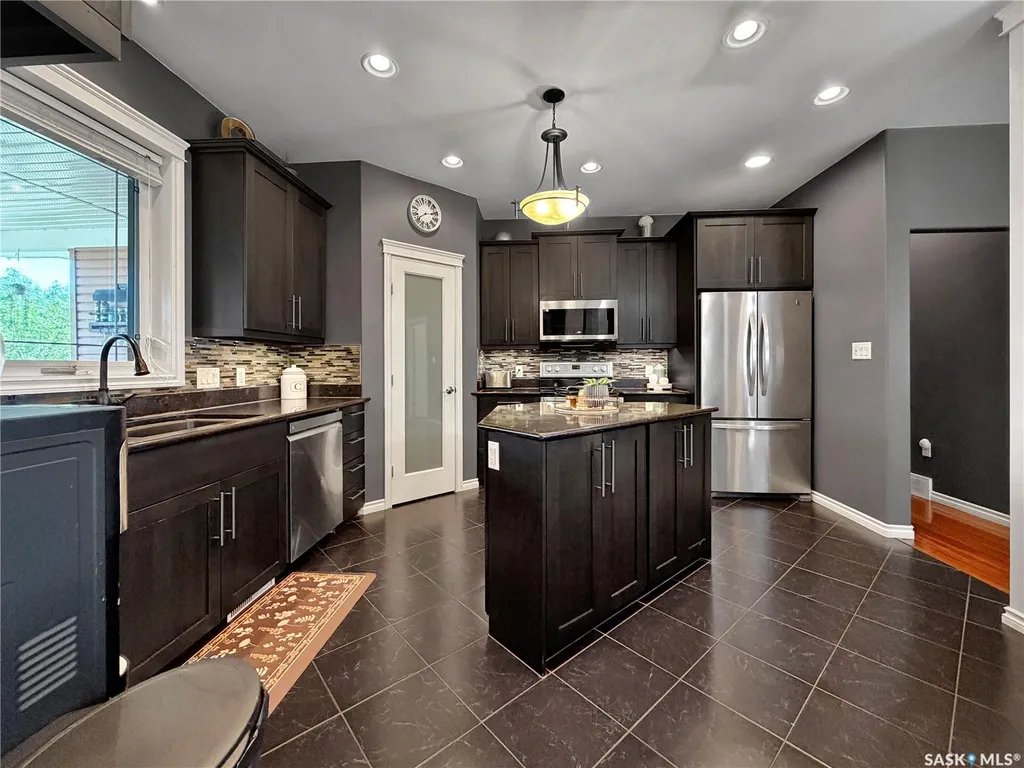 207 6th Street W Carnduff SK S0C 0S0