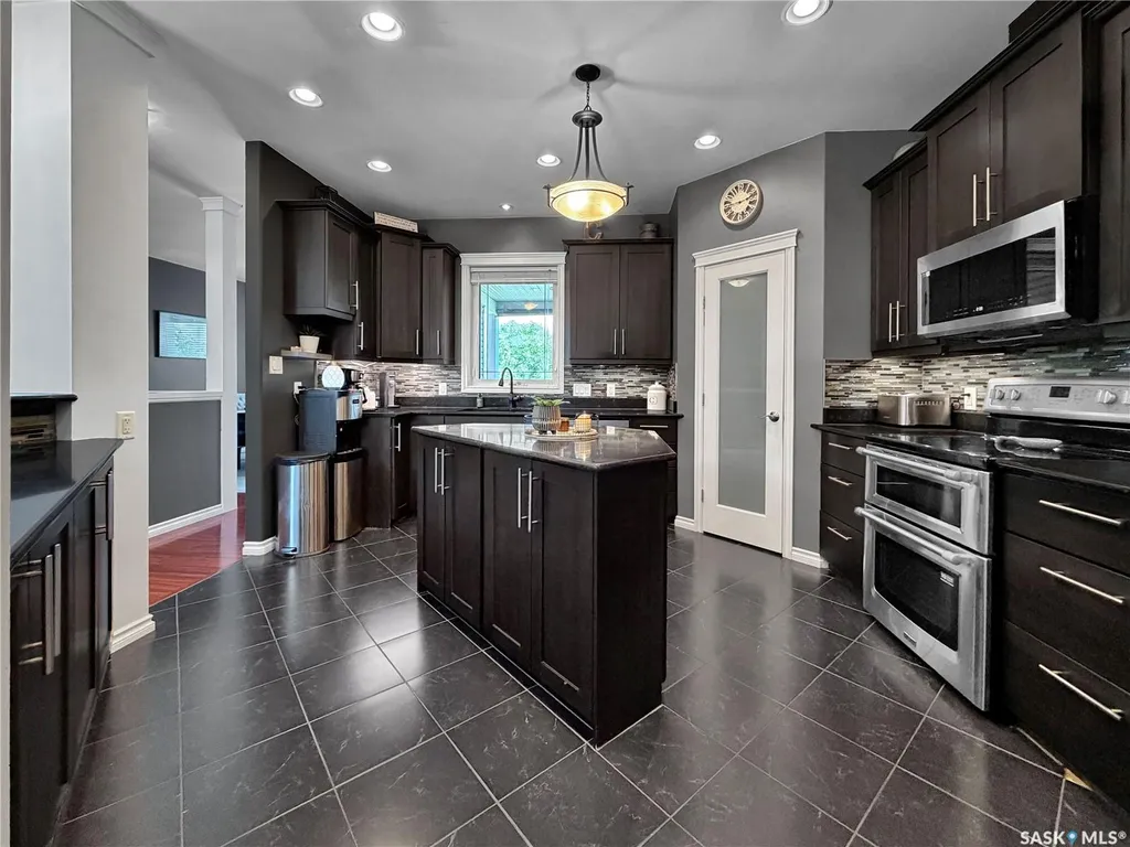 207 6th Street W Carnduff SK S0C 0S0