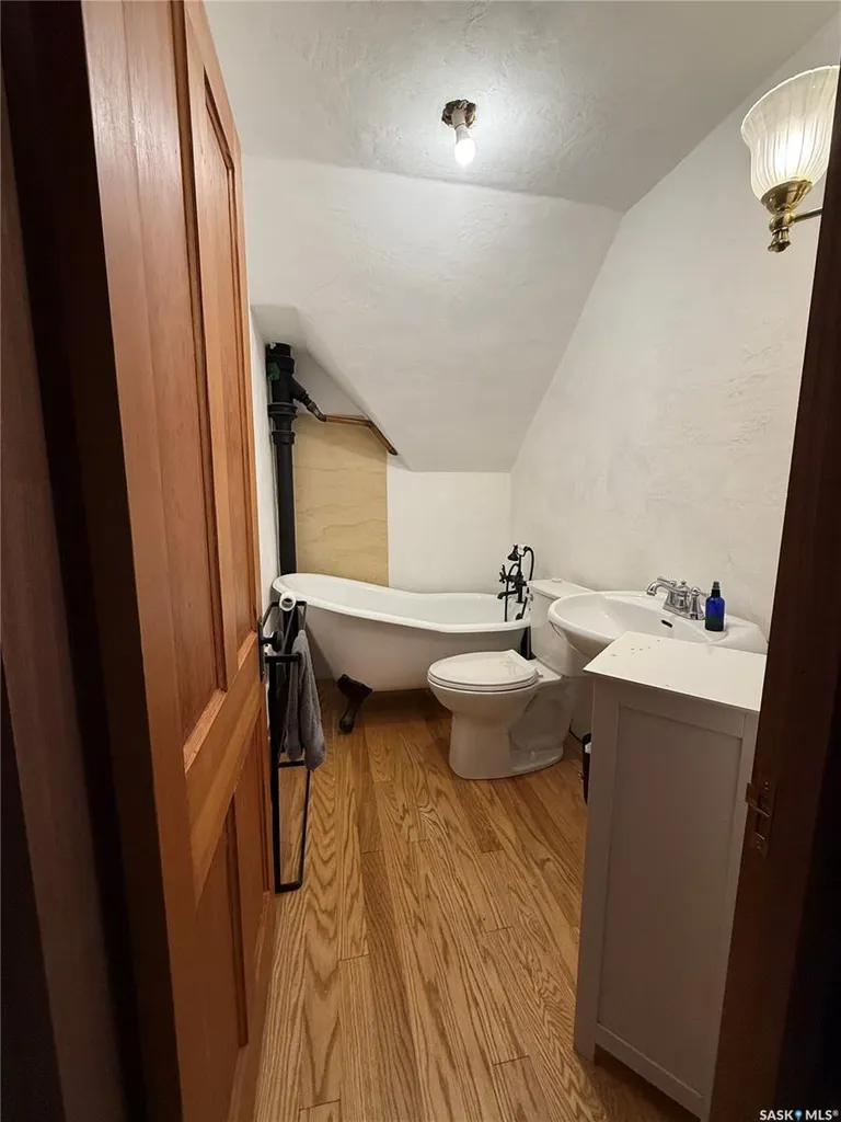 1320 Lorne Avenue Saskatoon SK S7H 1X7