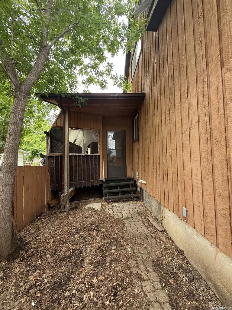 1320 Lorne Avenue Saskatoon SK S7H 1X7