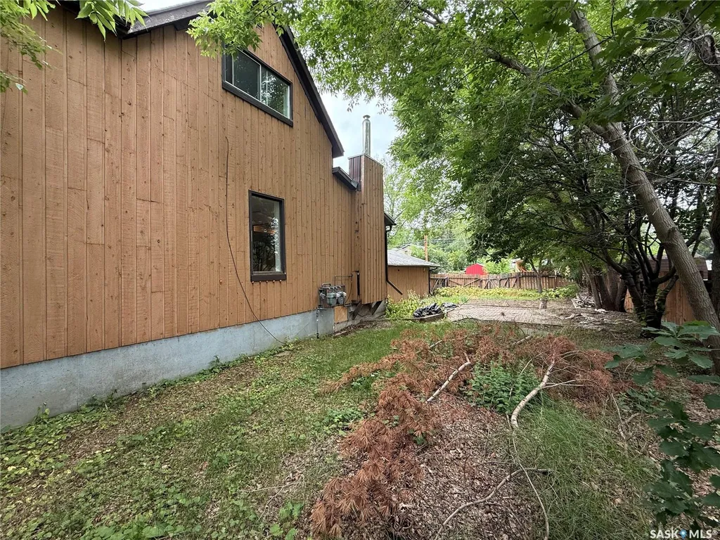 1320 Lorne Avenue Saskatoon SK S7H 1X7