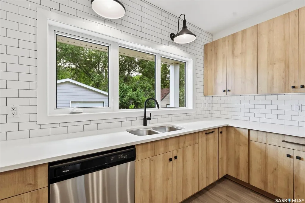 1402 Wiggins Avenue S Saskatoon SK S7H 2J6