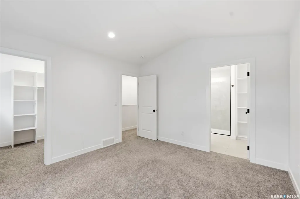 1402 Wiggins Avenue S Saskatoon SK S7H 2J6